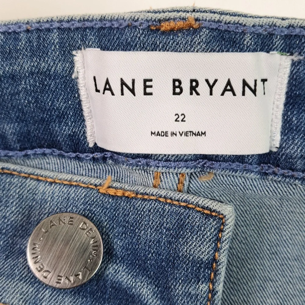 New Lane Bryant Signature Fit Midi Short Mid-Rise Flex Magic Waistband Size 22 - Picture 7 of 13